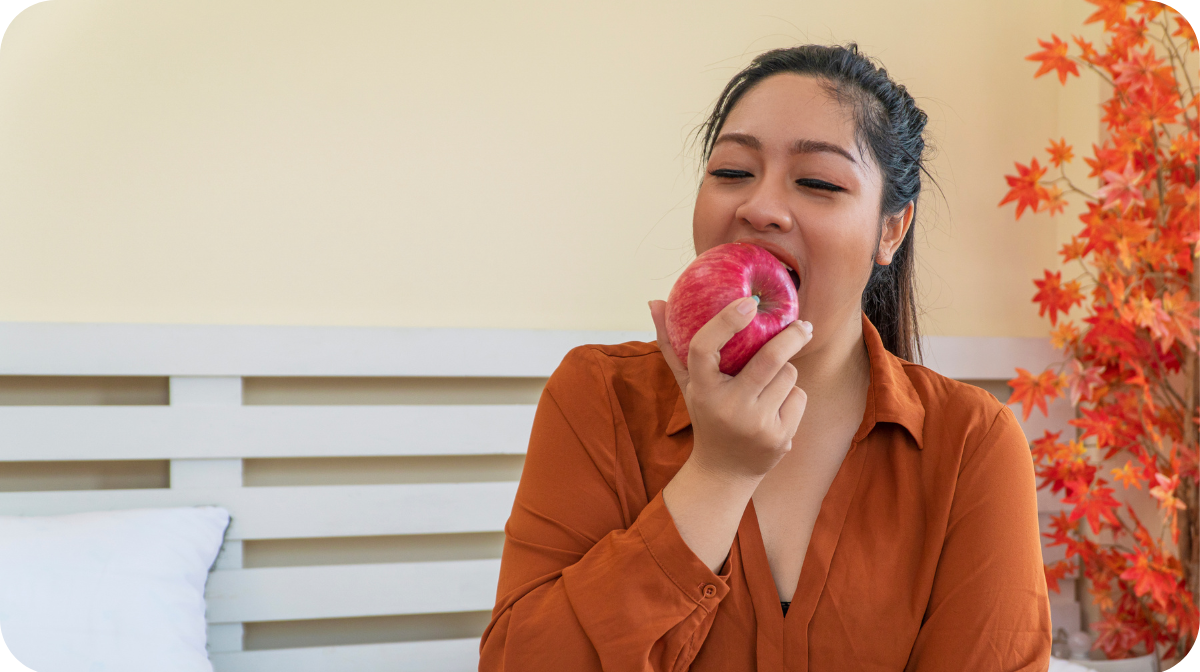 woman eating apple